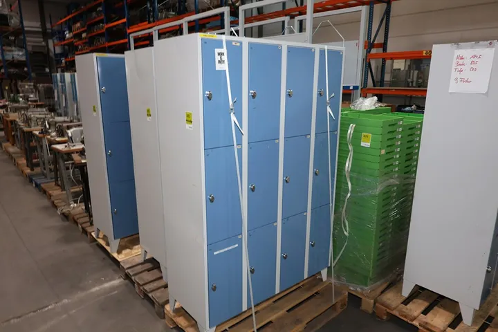 1 x Schließfachschrank Maße: 119 x 50 x 185 cm